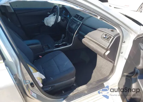 2015 Toyota Camry Hybrid Le z USA, uszkodzony, nr VIN 4T1BD1FK5FU155684